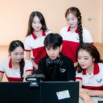 Sinh viên học tập tại phòng máy