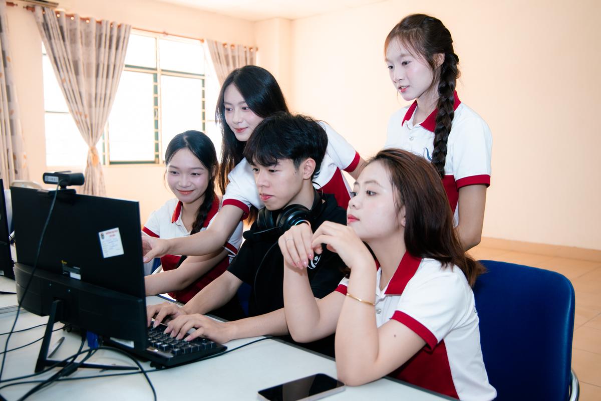 Thảo luận nhóm trong giờ học