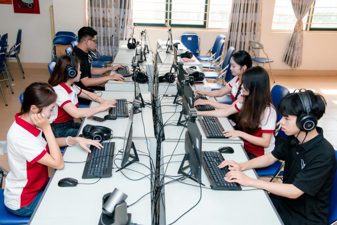 Quyết định duyệt Kế hoạch tổ chức thi kết thúc học phần Học kỳ II năm học 2023–2024 đối với lớp K61, K62, K63 đại học, cao đẳng hệ chính quy