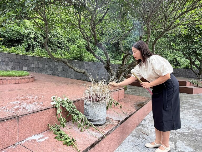 Trường Đại học Tây Bắc dâng hương tưởng niệm các Anh hùng Liệt sĩ tại tỉnh Sơn La
