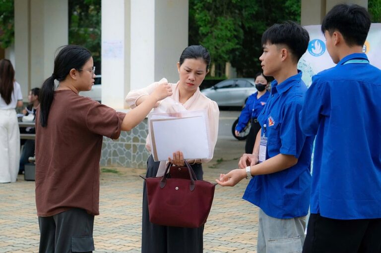 Rộn ràng ngày hội đón tân sinh viên K67 của Trường Đại học Tây Bắc