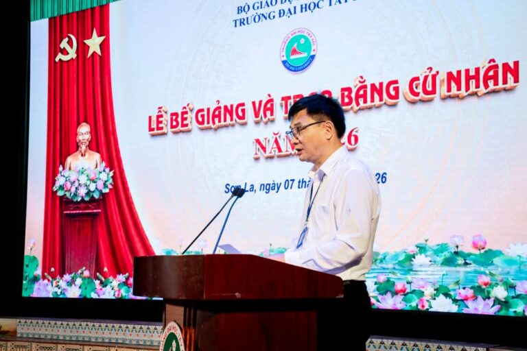 Trường Đại học Tây Bắc tổ chức Lễ bế giảng và trao bằng Cử nhân đợt 1, năm học 2025–2026