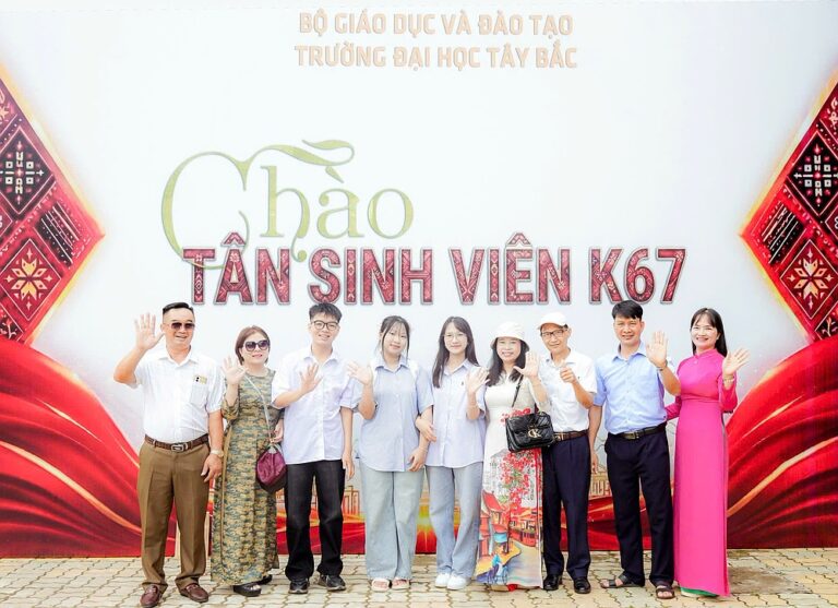 Rộn ràng ngày hội đón tân sinh viên K67 của Trường Đại học Tây Bắc