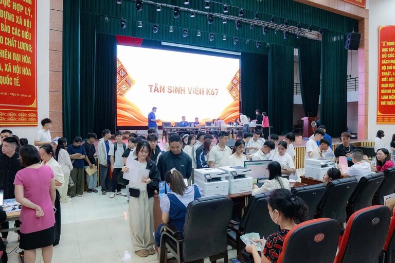 Rộn ràng ngày hội đón tân sinh viên K67 của Trường Đại học Tây Bắc