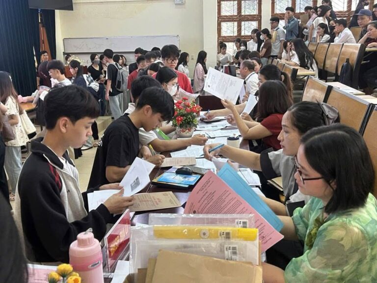 Rộn ràng ngày hội đón tân sinh viên K67 của Trường Đại học Tây Bắc