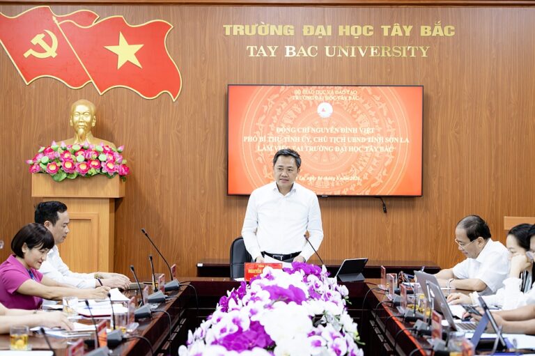 Chủ tịch UBND tỉnh Sơn La làm việc với Trường Đại học Tây Bắc