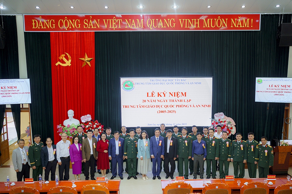 Lễ kỷ niệm 20 năm thành lập Trung tâm giáo dục Quốc phòng và An ninh Trường Đại học Tây Bắc