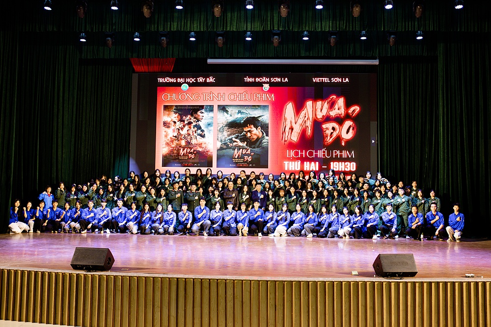 Sinh viên Đại học Tây Bắc đón nhận những bài học giáo dục sâu sắc từ bộ phim Mưa đỏ