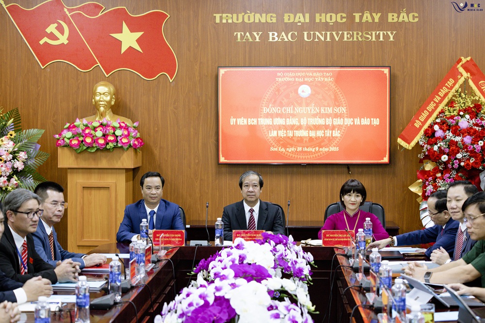 Bộ trưởng Nguyễn Kim Sơn làm việc với Trường Đại học Tây Bắc
