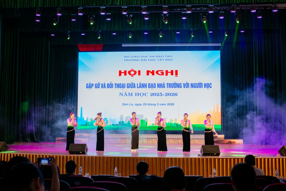 Hội nghị gặp gỡ đối thoại giữa Lãnh đạo Nhà trường với người học năm học 2025-2026