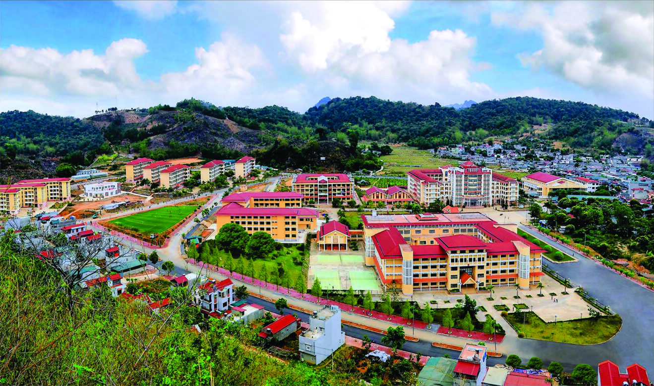 Trường Đại học Tây Bắc dâng hương tưởng niệm các Anh hùng Liệt sĩ tại tỉnh Sơn La